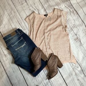 19. The Limited Peach Colored Short Sleeve Blouse EUC Size Large